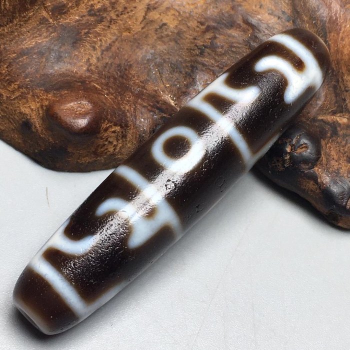 藏傳極品高油包漿三眼蓮師法器馬蹄紋老天珠，尺寸：57.1×12.6左右