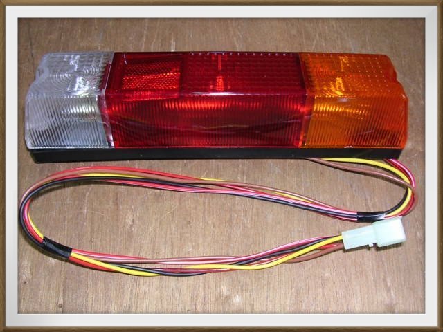 【帝益汽材】TOYOTA 楊鐵 5F K7 / K8 堆高機 後燈 尾燈《另有賣方向燈、角燈》