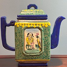大清乾隆年製 染付唐草文壺 台付 A teadust-glazed hexagonal vase, Seal mark and period of