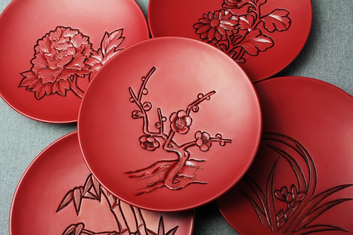 桑園の】美品~日本百年工藝村上堆朱木胎漆器15cm 梅蘭竹菊牡丹菓子器