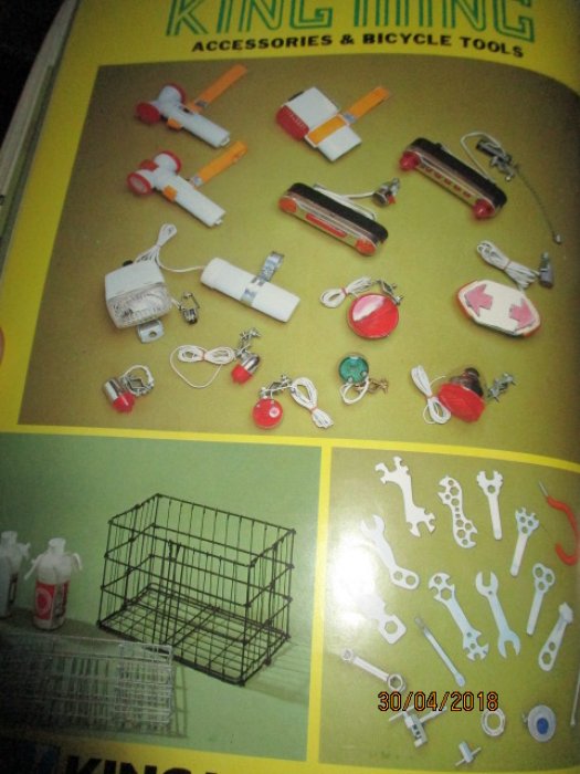 古董機車..汽車..腳踏車..偉士.....配件.....零件..外銷目錄本...趣味..研究...歷時..時代..2本