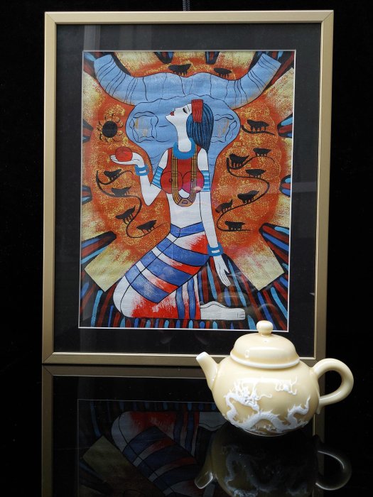 瓷壶 景德瓷壺，建國瓷廠ㄧ九七二，壺身塑有龍型圖像，壺蓋密實，壺型