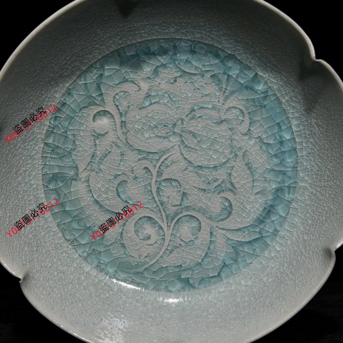 宋汝窯冰裂紋刻花卉紋葵口洗，高4.7cm直徑18.8cm，編號377407古玩收藏