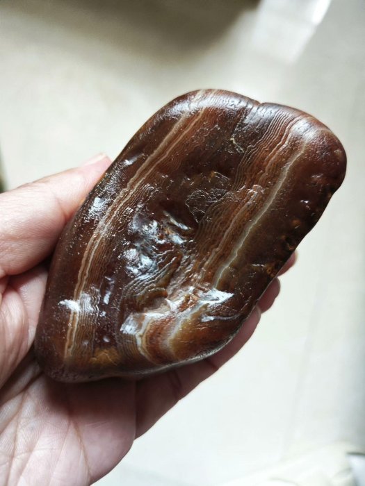 嚴選天然瑪瑙原石，糖心紋路美透肉質細膩，尺寸93mm重325克，適合把手