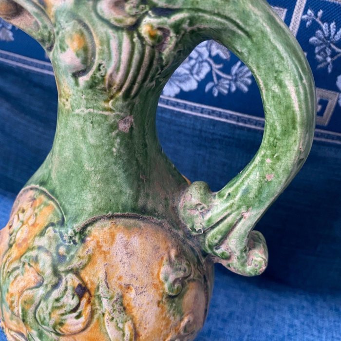 嚴選唐代三彩鳳紋執壺，高28cm，整體完好，局部輕微剝釉。釉色光亮，雕