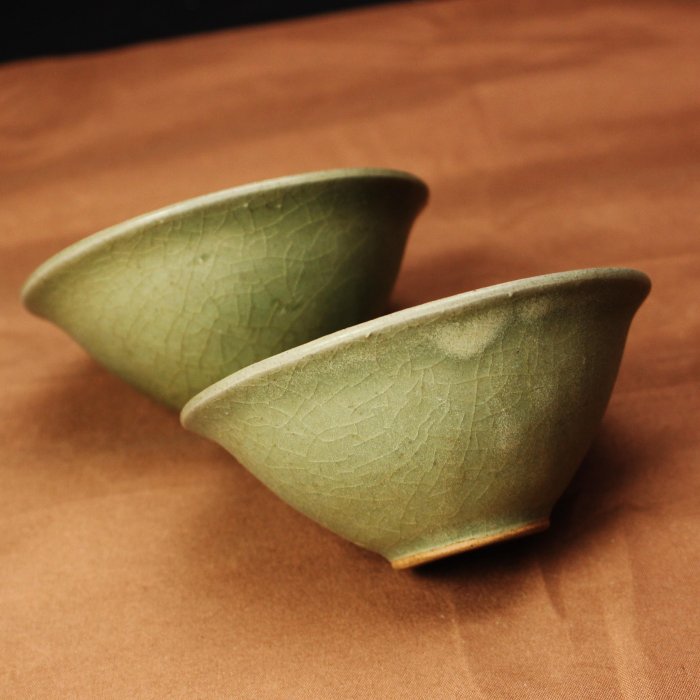 桑園の】北宋耀州窯青瓷開片嬰戲文茶碗老碗2只(委託品) Q 7039 A01