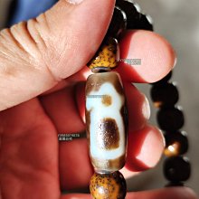 財神天珠，小盧出品，小盧純手工雙財神天珠，尺寸12.9×29，畫線清晰