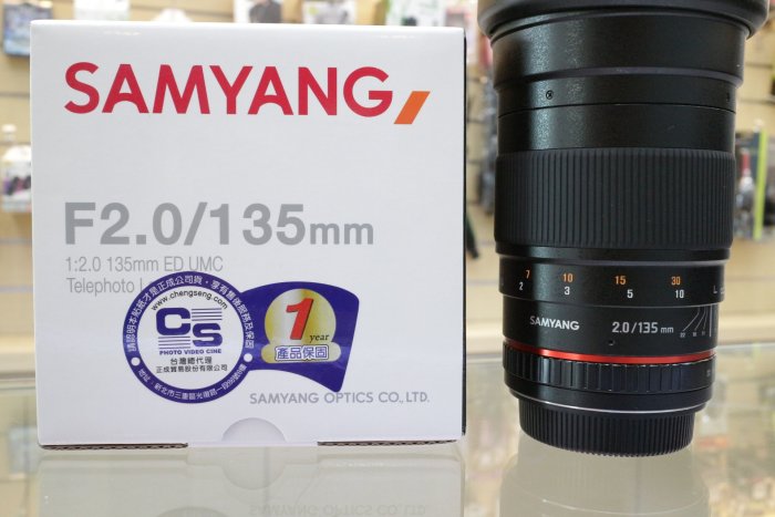 白*巧様 SAMYANG 135mm F2.0 ED UMC (ニコン用) 白*巧様 SAMYANG 135mm F2.0 ED UMC (ニコン用)