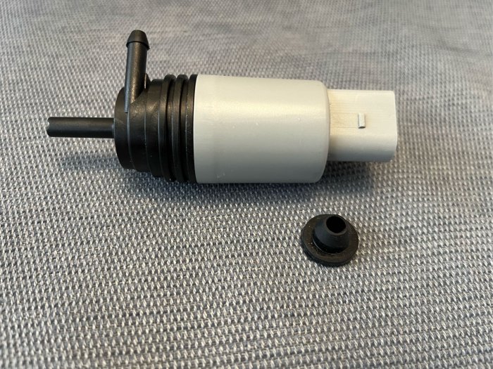 BMW 德國副廠 雨刷噴水馬達E36 E38 E39 E46 E60 E90 E81 E65 E66 附橡皮墊圈