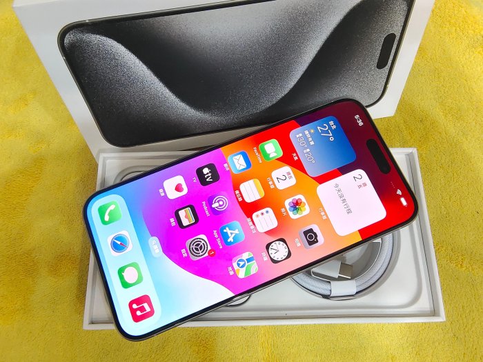 台灣Apple二手機 白色 iPhone 15 Pro Max 256G 台灣過保固2024/11/1 聯翔通訊 原廠盒裝※換機優先