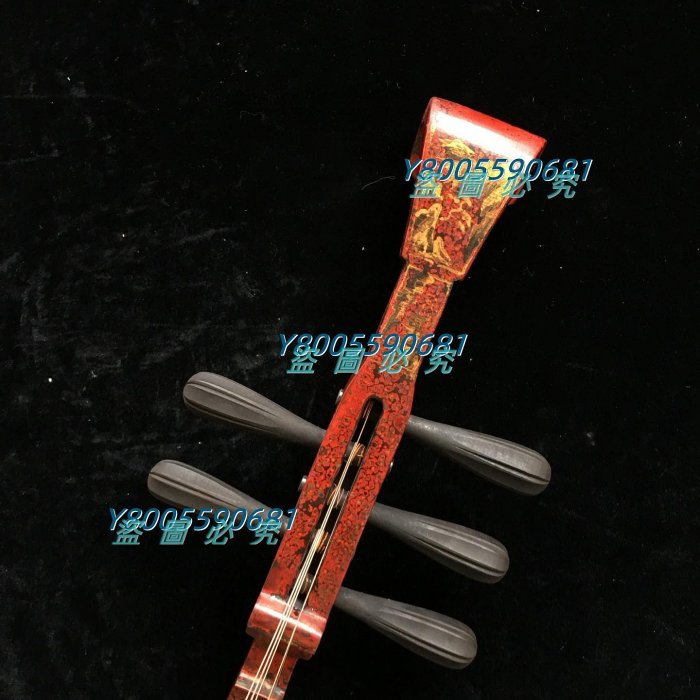 古代樂器老杉山八仙描金琵琶，長118厘米，寬38厘米，厚8厘米