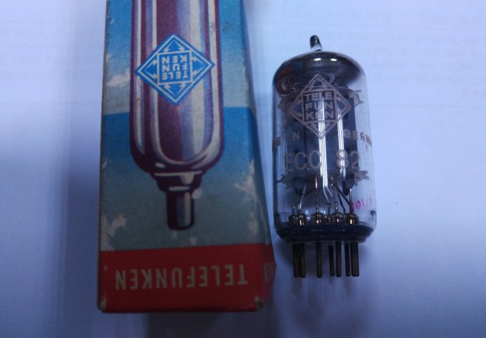 全新Telefunken 德律風根滑屏ECC82 12AU7真空管 真空管 全新Telefunken 德律風根滑屏ECC82 12AU7真空管 真空管