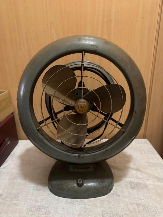 阿德古董店 VORNADO。型號28鐡制品 美國循環扇 電風扇 大同風扇 順風風扇  懷錶 手錶 機械鐘 古董鐘 機械錶 老爺鐘 落地鐘  全省買賣古董傢俱