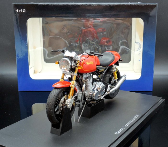 オートアート 1/12 ノートン コマンド 952 レッド M.A.S.H】絕版福利價Autoart 1/12 Norton commando 952 orange | Yahoo拍賣