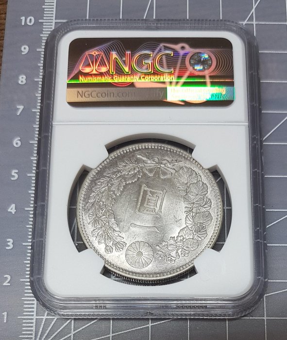 日本明治35年(1902)龍銀一圓NGC鑑級幣MS62高分少見特年小逆背變