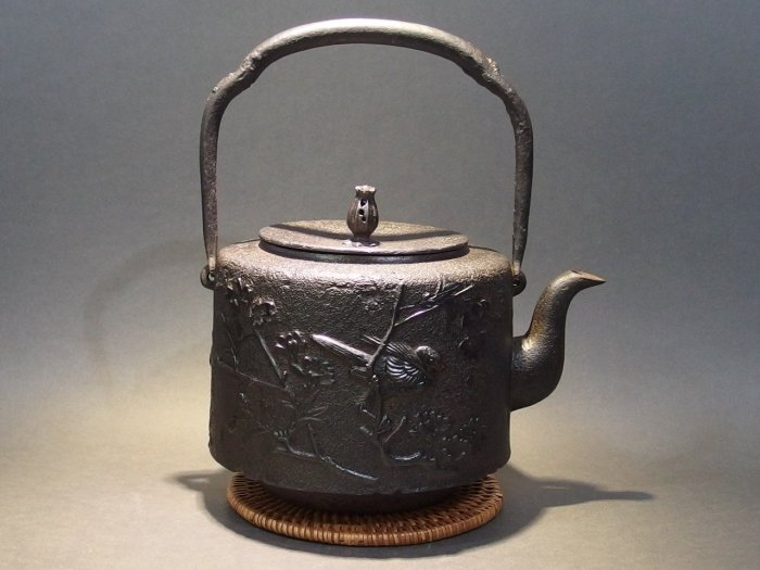 ■正寿堂造 霰鉄瓶■ 夢工房正寿堂 造 霰 手取形 鉄瓶 共箱 E239
