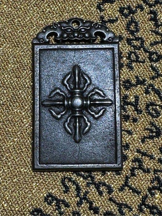 中国古美術・蔵伝工芸・寒鉄彩絵金剛降魔杵・手工錾刻・文房置物・鎮宅辟邪・風水法具 中国古美術・蔵伝工芸・寒鉄彩絵金剛降魔杵・手工錾刻・文房置物・鎮宅