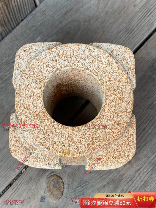 古玉：良渚文化雞骨白玉琮，器型規整，雕工精細精湛，土沁入髓，玉質