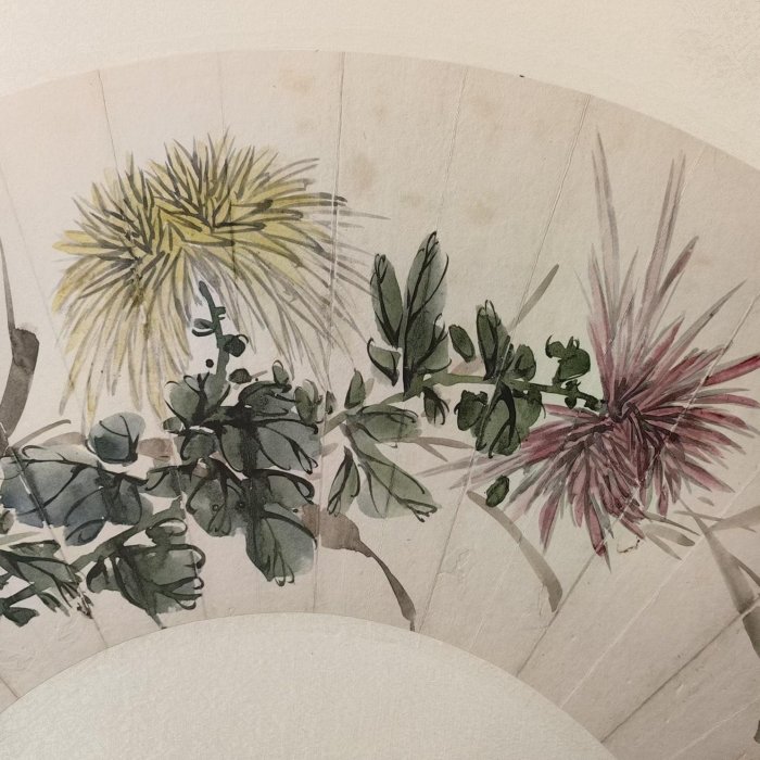 陳半丁 花卉雙幅 陳半丁花卉扇面，紙本，設色，尺寸約19×52cm。陳半丁（1876-1970