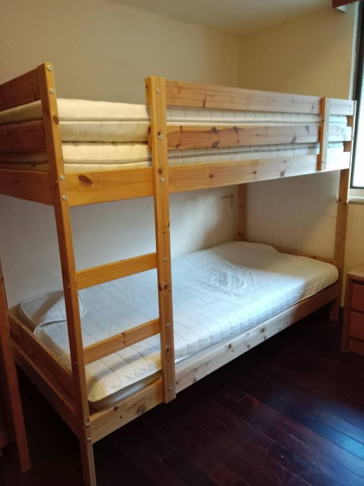 【尚典中古家具】松木色雅緻3呎實木上下舖床架（附兩張床墊）中古-二手-床架-單人床架-實木床架-雙層床-上下床組