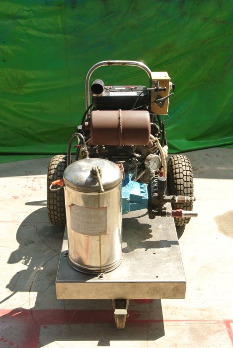 二手 Kawasaki 16.0 馬力引擎高壓清洗機 - 水冷式加壓機(噴霧機)