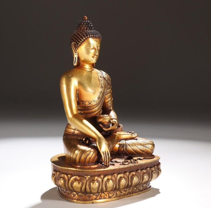 可議價明精鑄銅胎鎏金釋迦牟尼佛坐像【規格】高15cm 寬11cm 重1.8公斤