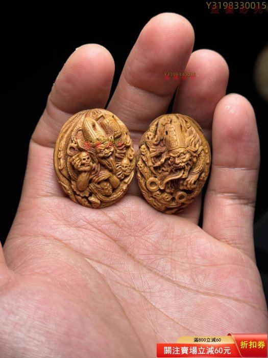黑白無常，一見生財天下太平，桃核雕刻，純手工制作，單籽吊墜背二手