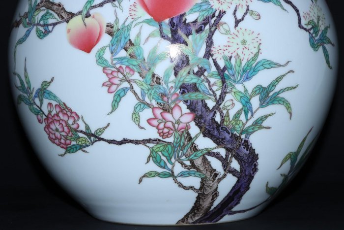 舊藏清代乾隆粉彩九桃天球瓶高55cm.寬40cm108220S21822 【梨落閣