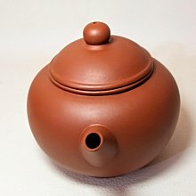 1970年代，中國宜興一廠紫砂壺。雙框三七章單孔200CC(10杯)☆意者私