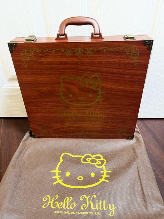 搬家出清珍藏版Hello Kitty環遊世界跳棋組(木盒，加贈束口袋)