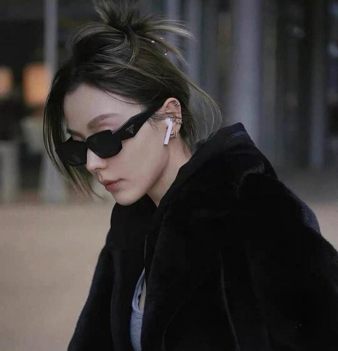 翡翠王.一元起標 全新 PRADA  男女同款 黑色 防曬墨鏡 太陽眼鏡 標多少賣多少  保真假貨包退