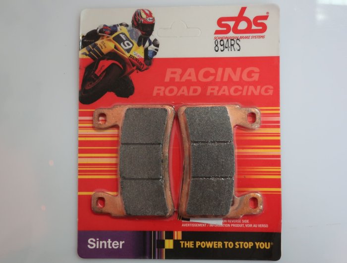 ぴ 競技來令SBS 894RS ZX6R 636 前煞車NISSIN 輻射卡鉗專用( EBC BREMBO