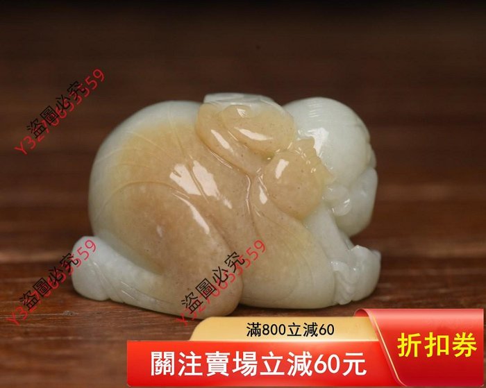清代和田玉童子抱蓮擺件，玉質溫潤細膩，雕工老道，童子造型生動，蓮蓬