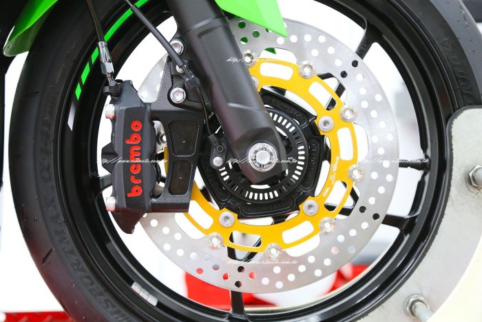 KAWASAKI NINJA400 忍者400 Z400 輻射卡座 BREMBO 卡鉗轉接座 CNC 卡鉗座 100mm