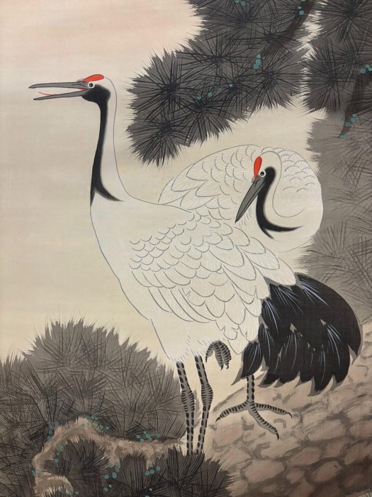 嚴選華石款《松鶴長春圖》，絹本單色裝裱，尺寸公分，骨質軸頭齊全，包