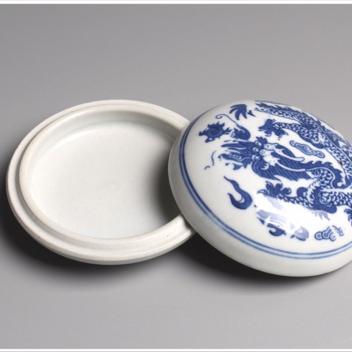禾洛書屋】青花印泥盒〈外徑9cm〉(適用三兩印泥)瓷印盒/印缸/香盒