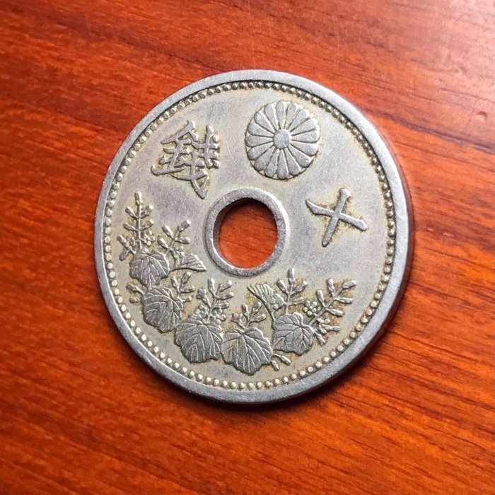 嚴選日本昭和二年十錢白銅幣直徑22mm 重3.7g 一幣一圖老字樣時間相當於