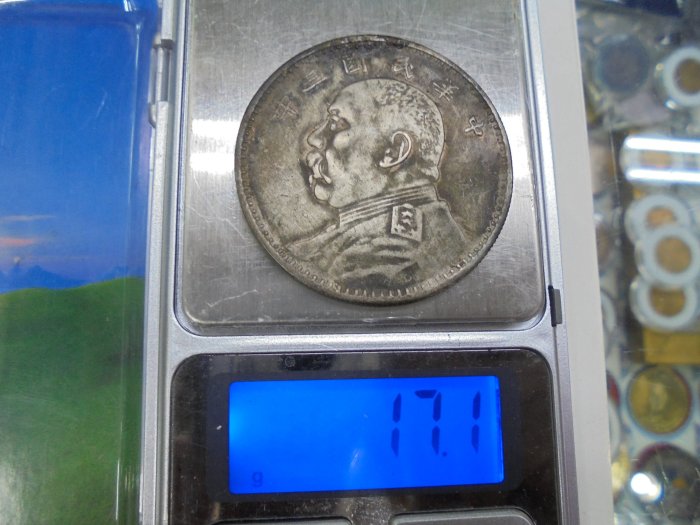 袁世凱銀貨　1枚　中華民国三年　壹園銀貨　美品 民国三年袁世凯像壹圆银币一枚、甘肃版壹圆银币一枚、1927年孙中山像