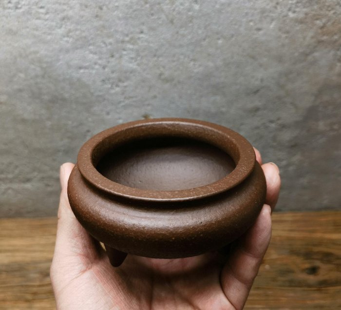 精品宜興紫砂三足鼎掌中寶花盆全手工40目老紫泥泥料制作小精品紫砂盆栽