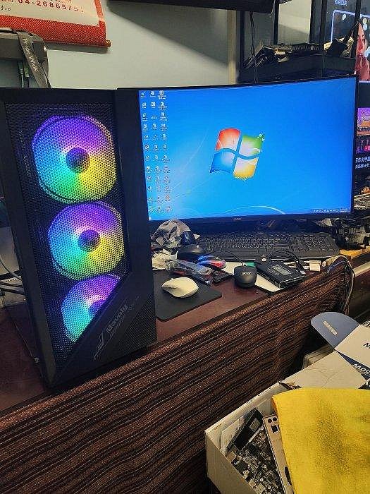 二手電腦主機-Intel Core i7-6700-3900 MHz (LGA1151)-(四核執行八核心)(全新機殼)