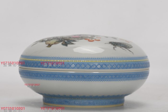 清雍正，琺瑯彩藍料翠邊角博古印合，高6.5厘米，口徑12.2厘米，底徑8