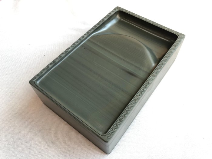 硯 歙州硯 金星 日月三足硯 唐硯 大硯 匿名配送 中華文物藝術網: 【古硯的常見品種】 八、歙硯