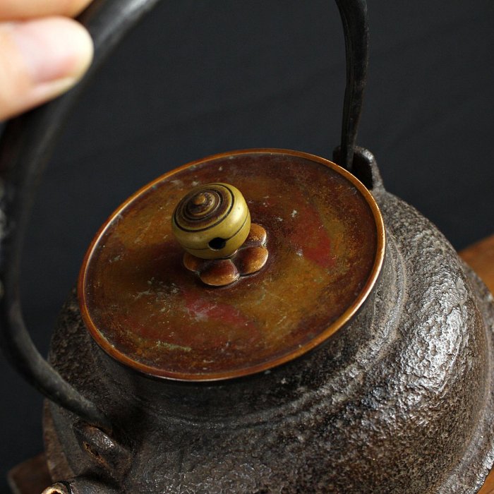 羽根付鉄瓶 斑紫銅蓋 茶道具 小振り 釜師系 TX412　GK1 羽根付鉄瓶 斑紫銅蓋 茶道具 小振り 釜師系 TX412 GK1