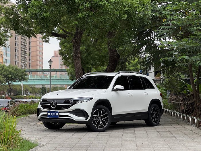 【皇賓汽車 】2024年式 EQB300 4MATIC AMG Line 白