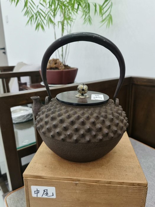 0615【明治期 龍文堂造 宣徳銅蓋 鬼霰 鉄瓶】時代 古玩 煎茶道具 0449N大正期 金龍堂造 平打提手 宣徳銅蓋 鉄瓶 時代 古玩