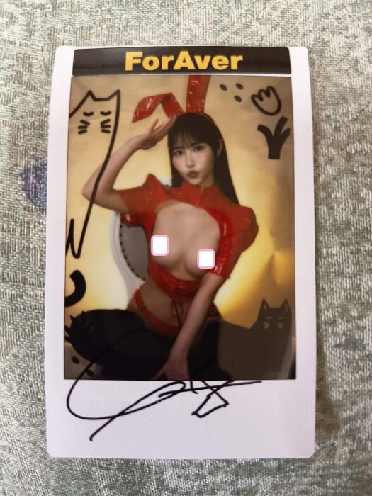 2026 TRE成人展邀請銀卡AV女優-小野六花~著兔女郎裝露美乳嘟嘟嘴~攝影會立可拍簽名卡/拍立得簽名卡1 of 1