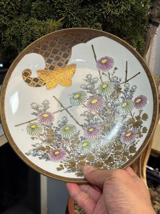 嚴選中古日本九谷瓷器賞盤，明治時期手工彩繪藝術品，全冰裂紋精心創作