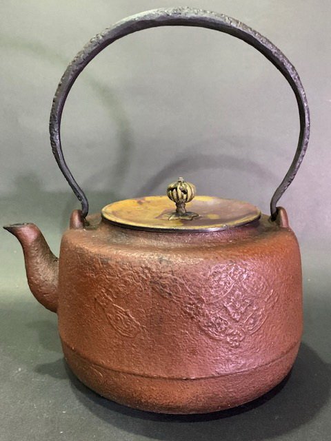 桑園の美壺欣賞嵌銀唐草紋京都鐵瓶1.4kg [道]輪