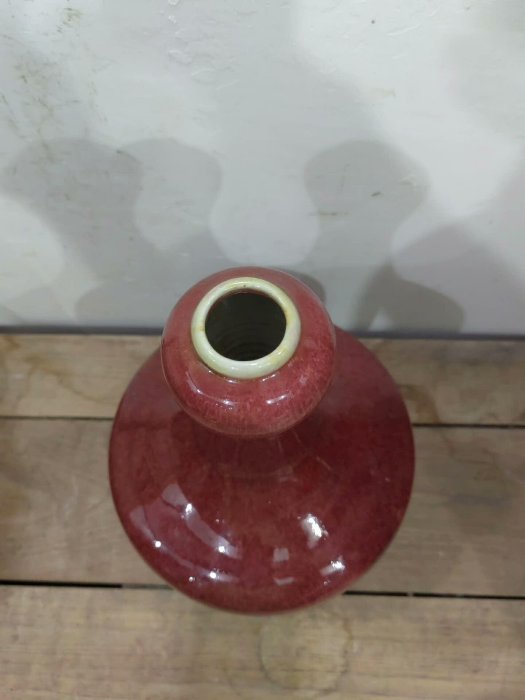 嚴選乾隆年制缸豆紅賞瓶，釉水肥厚發色沉穩，精緻古樸適合收藏-缸豆紅