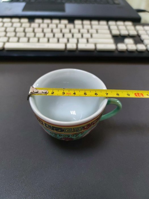 嚴選景市70年代競成公社彩繪瓷廠小把杯，綠萬壽無疆經典設計，微瑕無礙